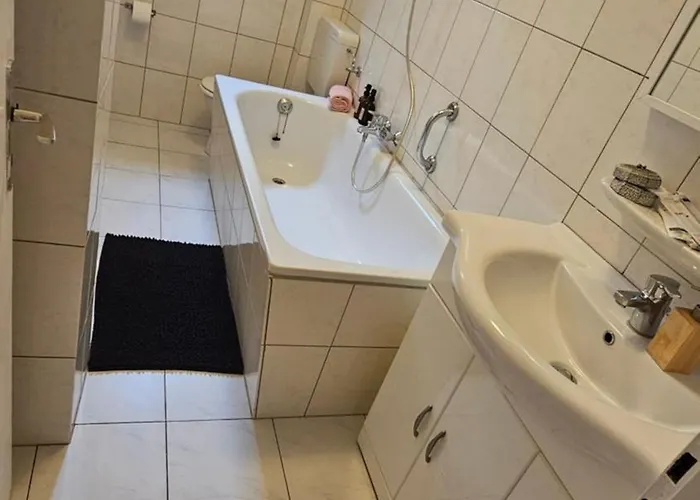 Center Comfort - Cozy, Fully Equipped 3-room Near Main Station 公寓