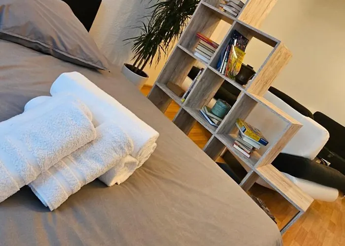 Center Comfort - Cozy, Fully Equipped 3-room Near Main Station Apartamento